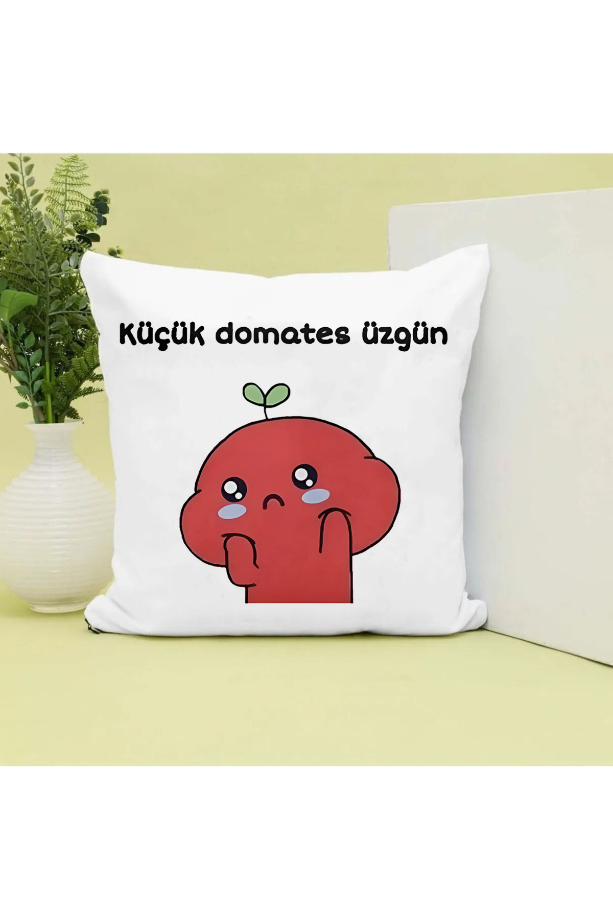 Küçük Domates Üzgün Yazılı Üzgün Domates Baskılı Hediyelik Yastık